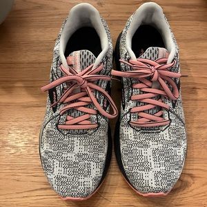 Brooks Adrenaline GTS 21 supportive running shoes